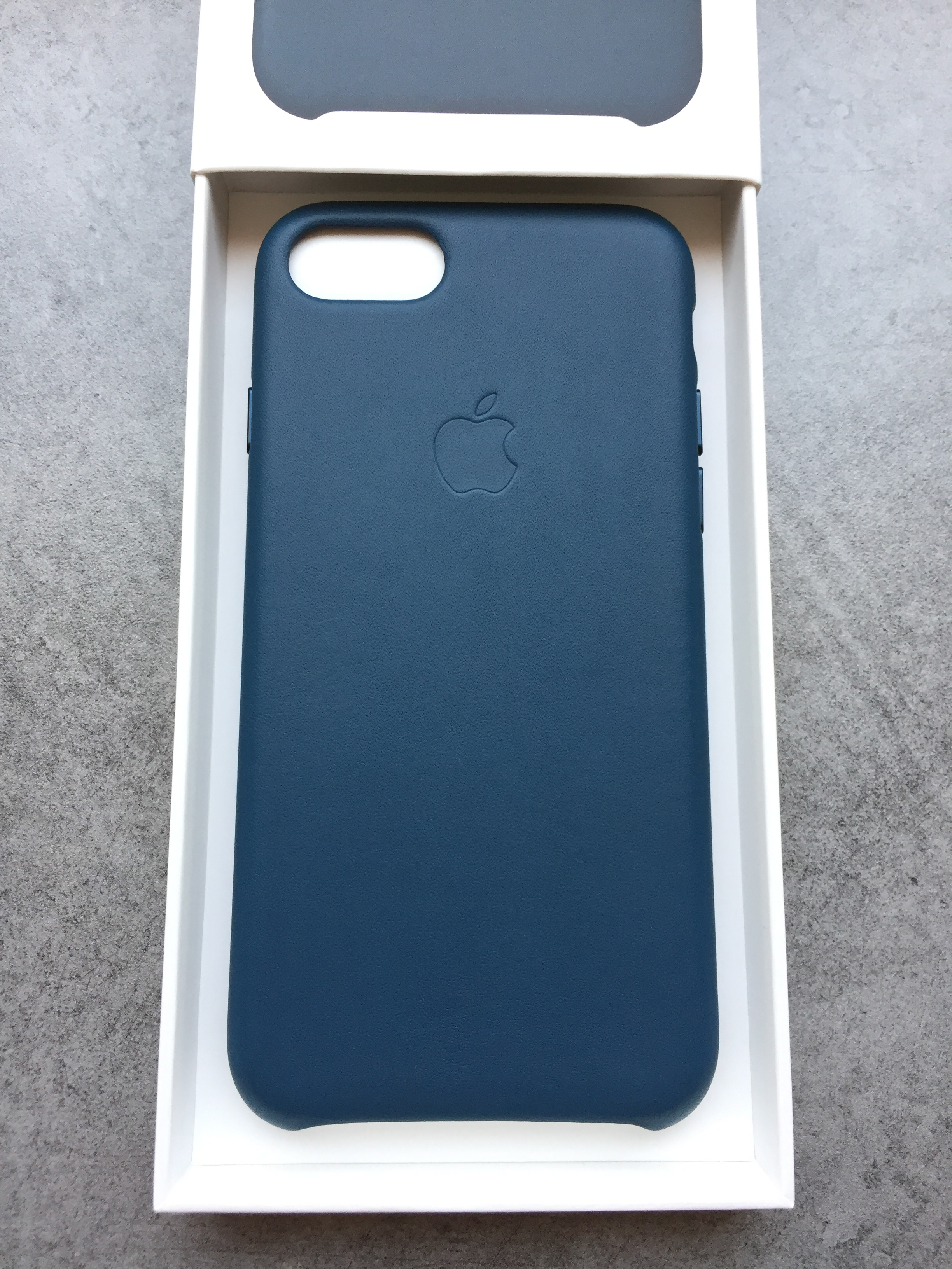 coque iphone 8 bleu foncé